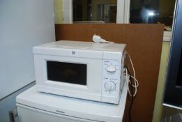 A Microwave oven. (Working at time of testing).