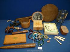 **** A quantity of treen including , trinket boxes etc.