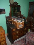 A good quality 1930/40's Mahogany Dressing Table having Walnut fronted drawers of Oak construction,
