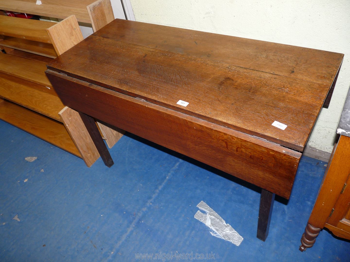 A Georgian Oak dropleaf Table on square legs (has possibly been cut down), 44 3/4" extending to 37".