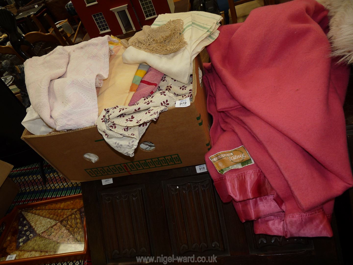 A quantity of linen, table cloths, wool blankets, etc.