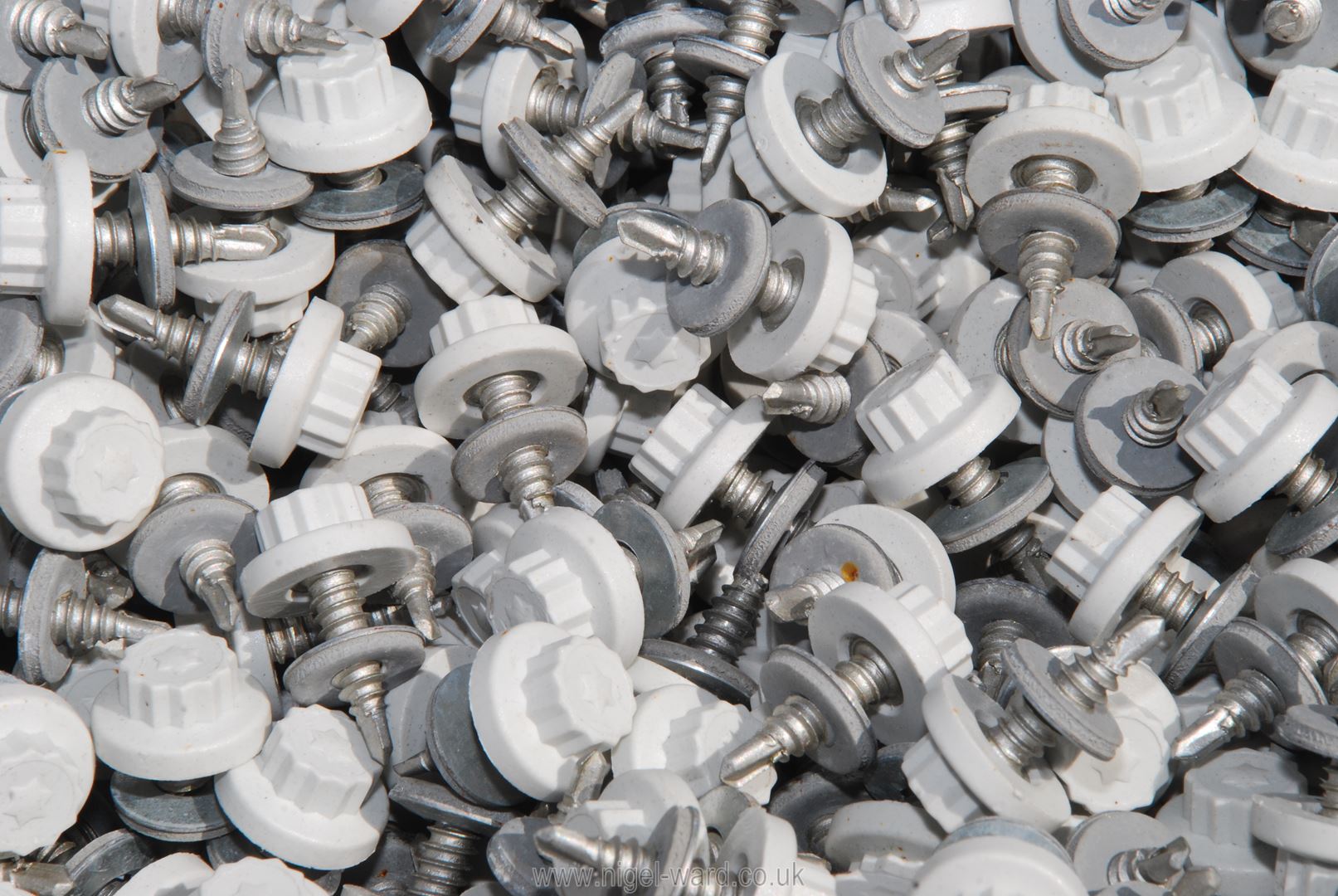 A large quantity of Tek screws with hexagonal heads, 25 mm. - Image 2 of 2