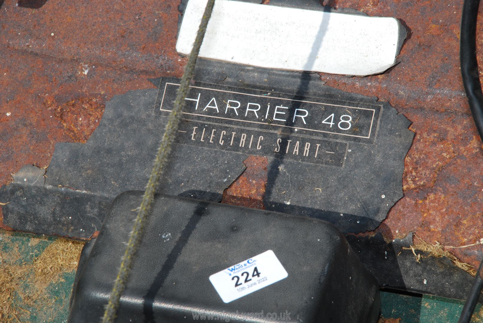A Hayter Harrier 48 mower with grass box (starts with pull cord - in running order). - Image 3 of 4