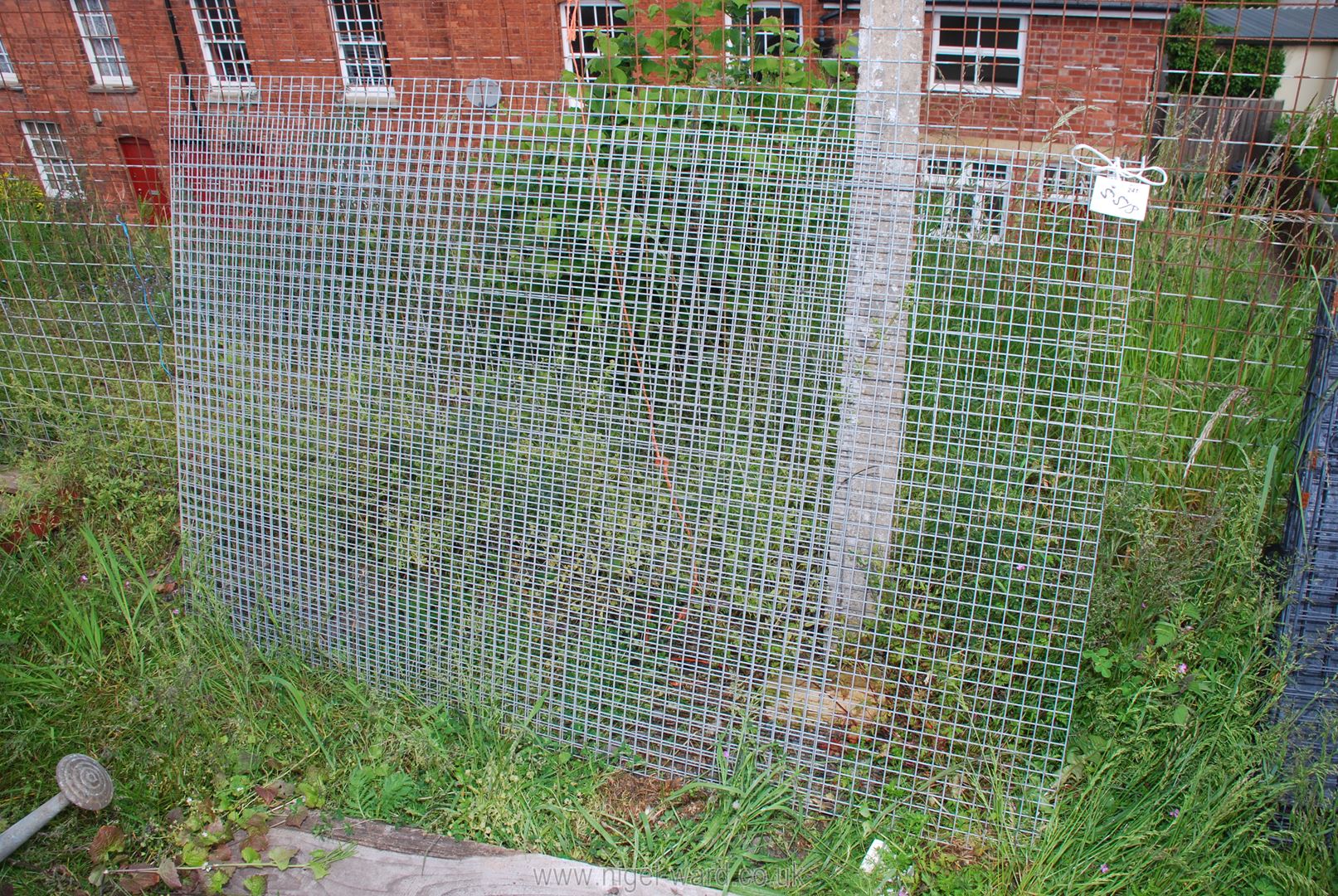Two pieces of 1'' galvanised square mesh,
