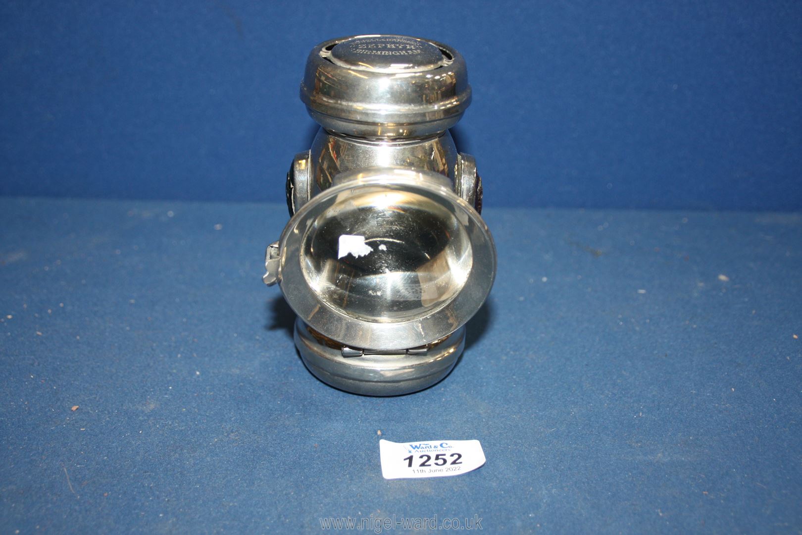 A Powell & Hammer ''Zephyr'', Birmingham bicycle Oil lamp, 5 1/2'' tall. - Image 2 of 4