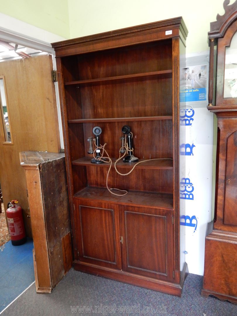 A set of Bookshelves with two door cupboard below. - Image 2 of 2