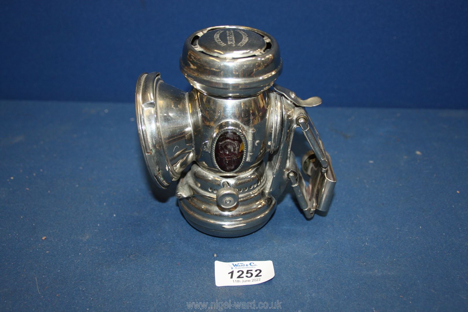 A Powell & Hammer ''Zephyr'', Birmingham bicycle Oil lamp, 5 1/2'' tall. - Image 4 of 4