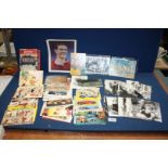 A box of 100 postcards by The Beano including 28 glamour cards of Marilyn Monroe (repro.