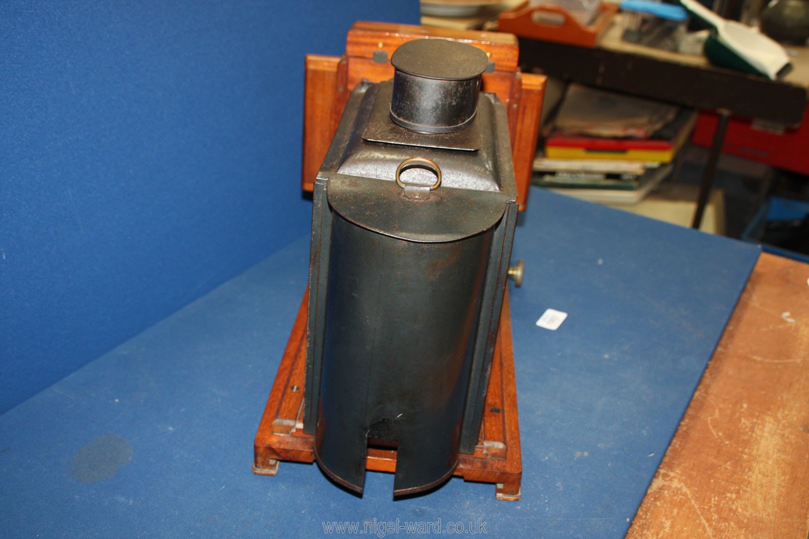 An Edwardian extending Magic Lantern Projector 24" long x 9" wide x 11" tall. - Image 4 of 4
