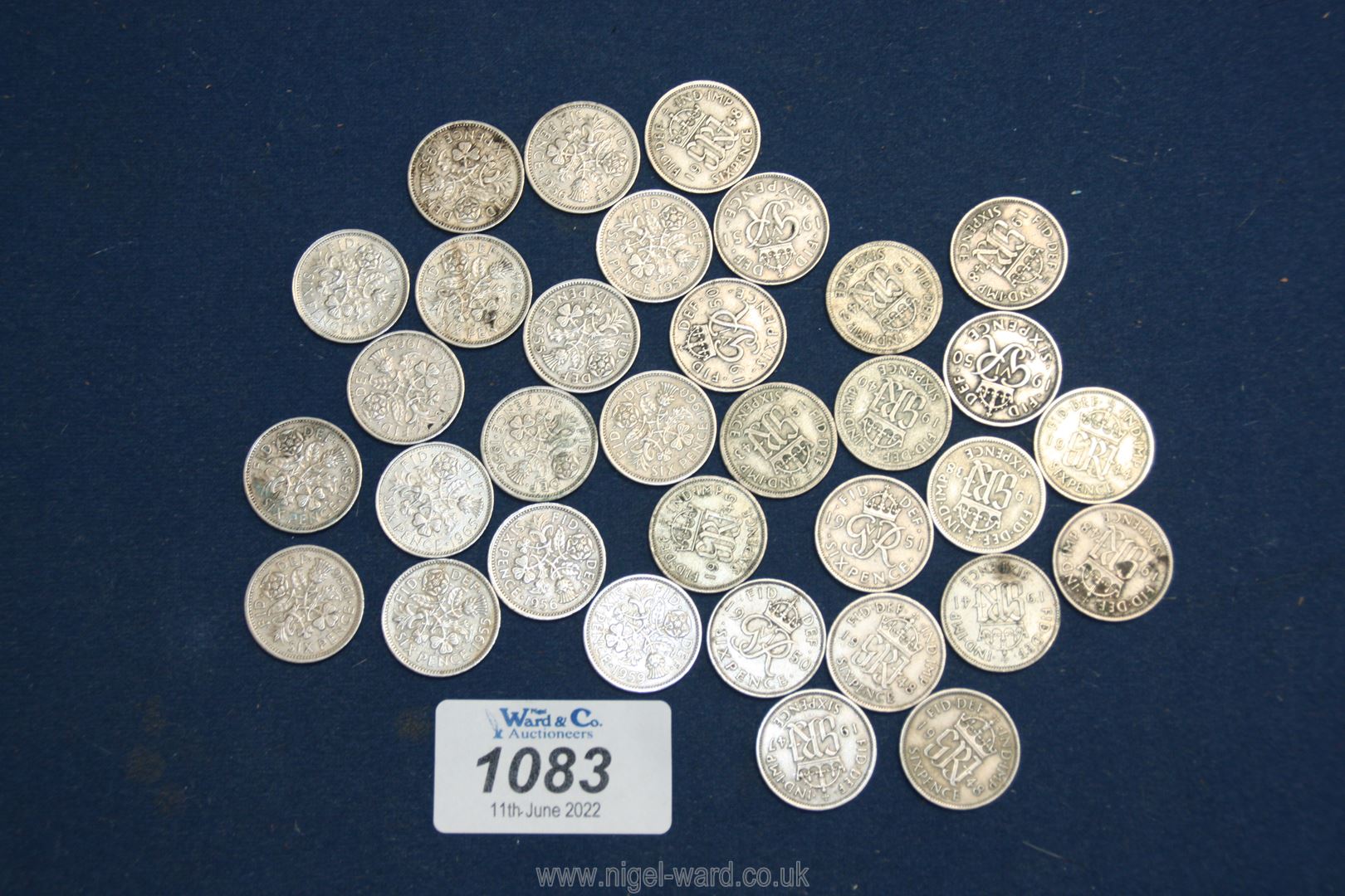 A quantity of George VI and Elizabeth II sixpences.