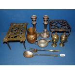 A small quantity of mixed metals including brass and metal trivet, hammered pewter jug,