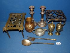 A small quantity of mixed metals including brass and metal trivet, hammered pewter jug,