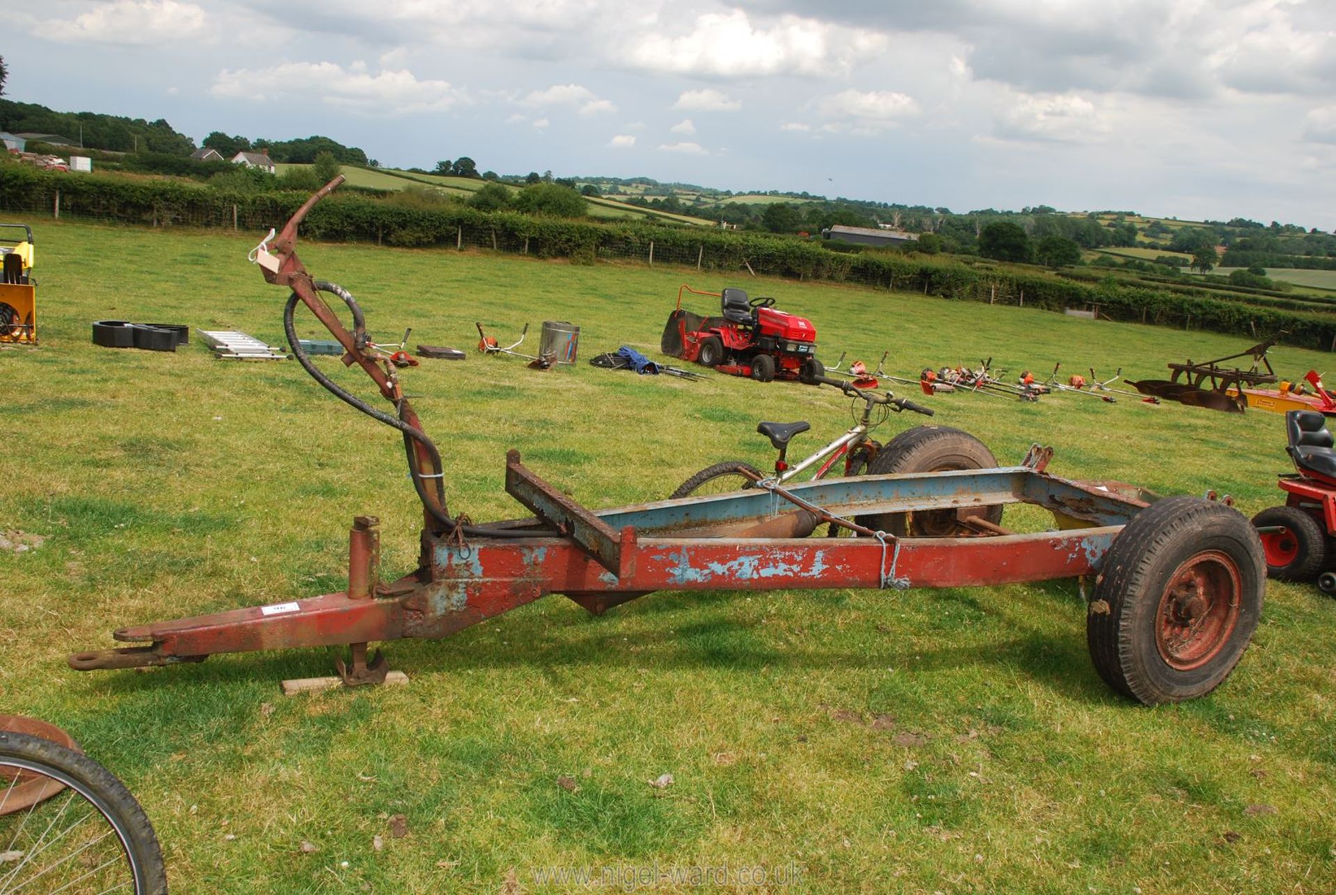 A 3 or 4 tonne tipping trailer chassis with ram.