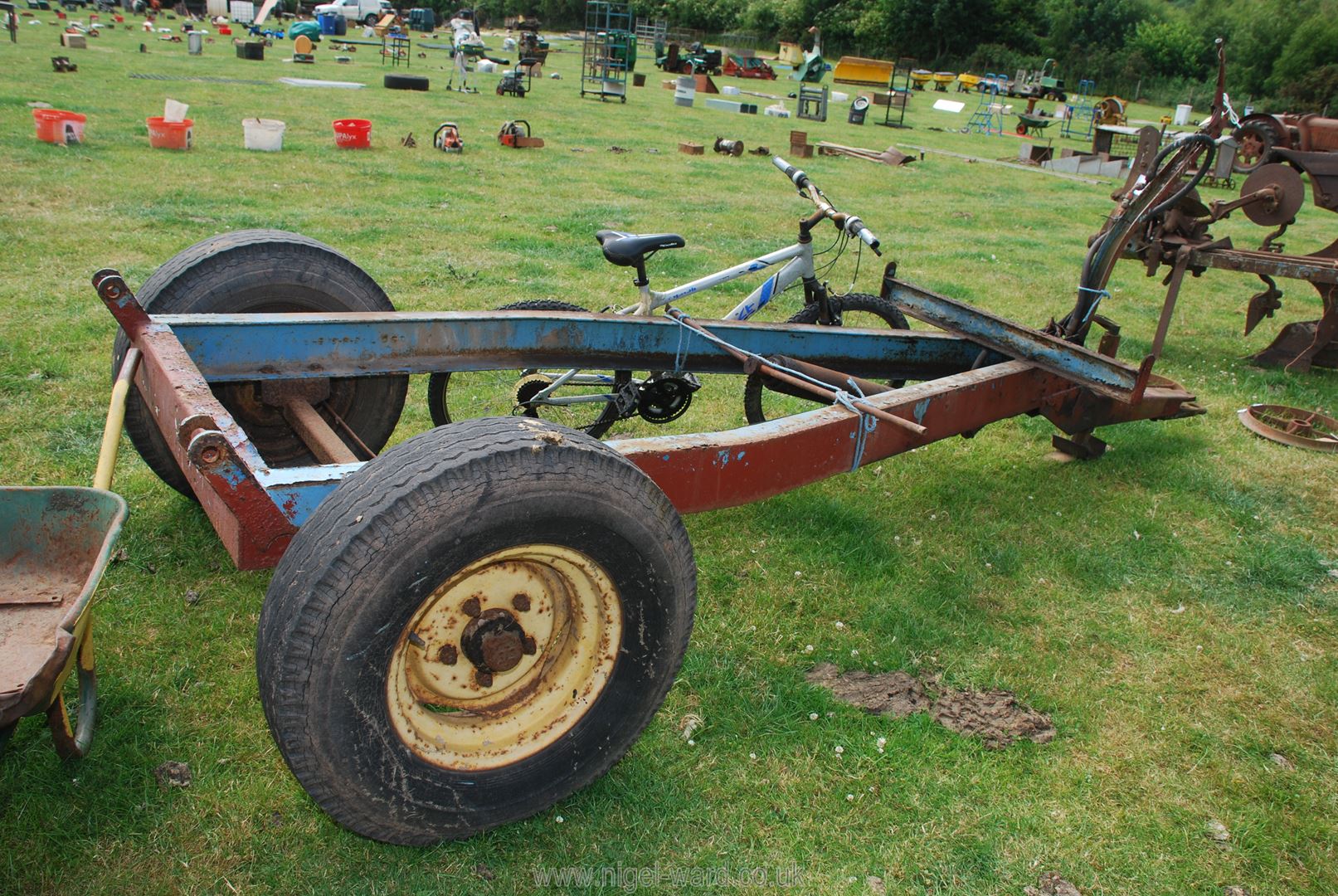 A 3 or 4 tonne tipping trailer chassis with ram. - Image 2 of 2