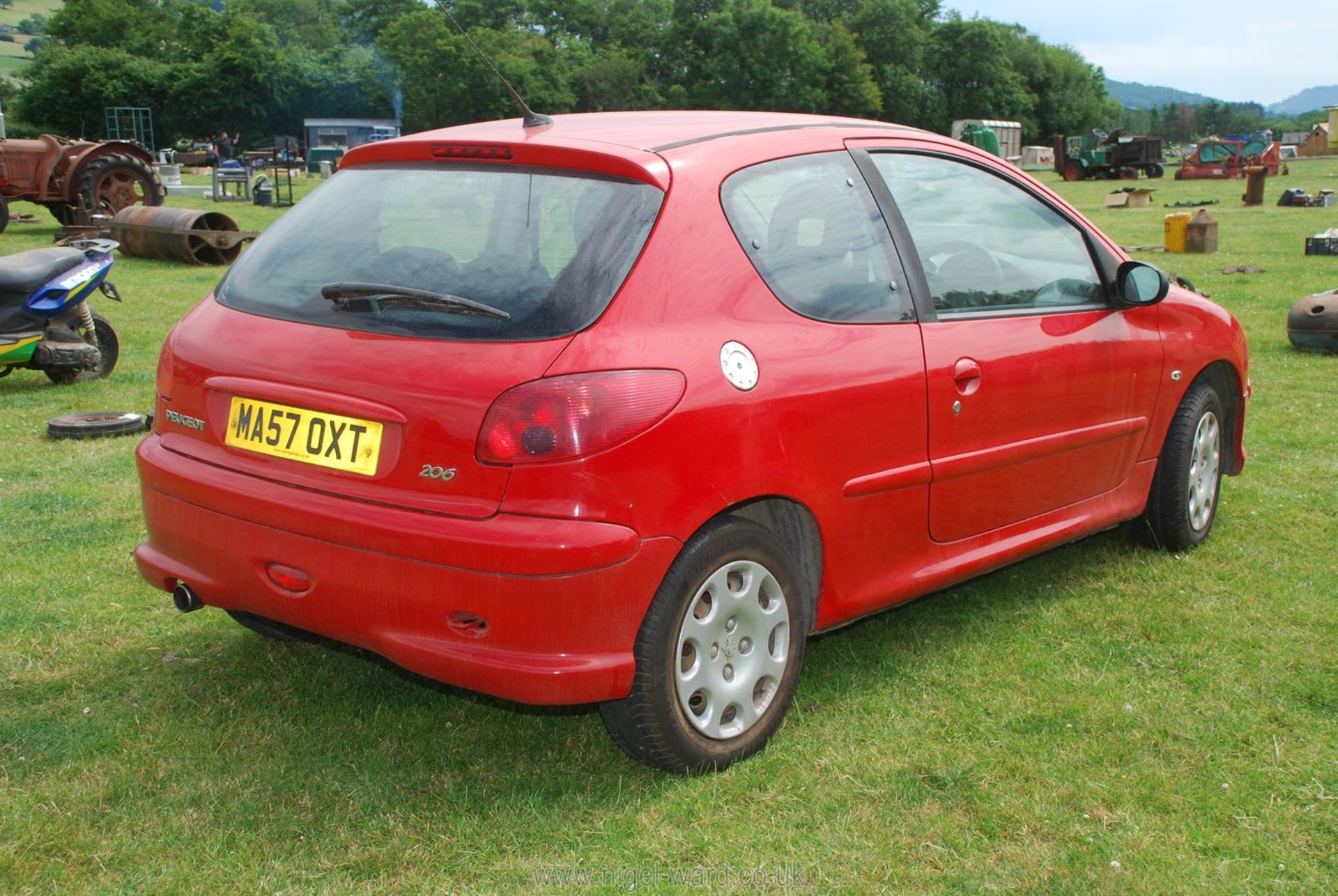 A petrol engined Peugeot 206 hatchback 1.4 Look 3 door in red - Image 3 of 4