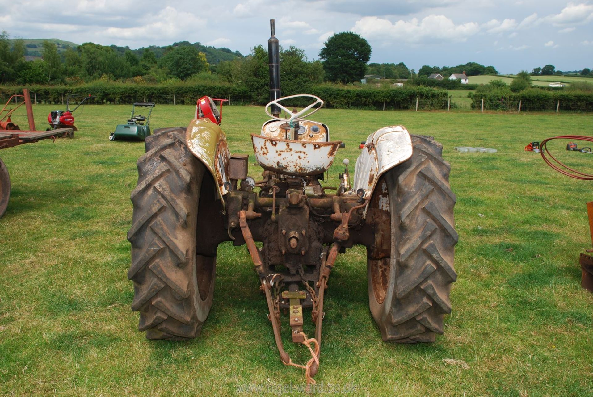 A David Brown 770 Selectamatic 12-speed tractor for restoration, engine turns. - Image 13 of 16