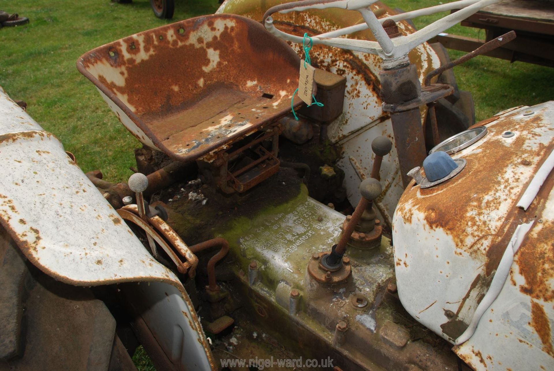 A David Brown 770 Selectamatic 12-speed tractor for restoration, engine turns. - Image 16 of 16