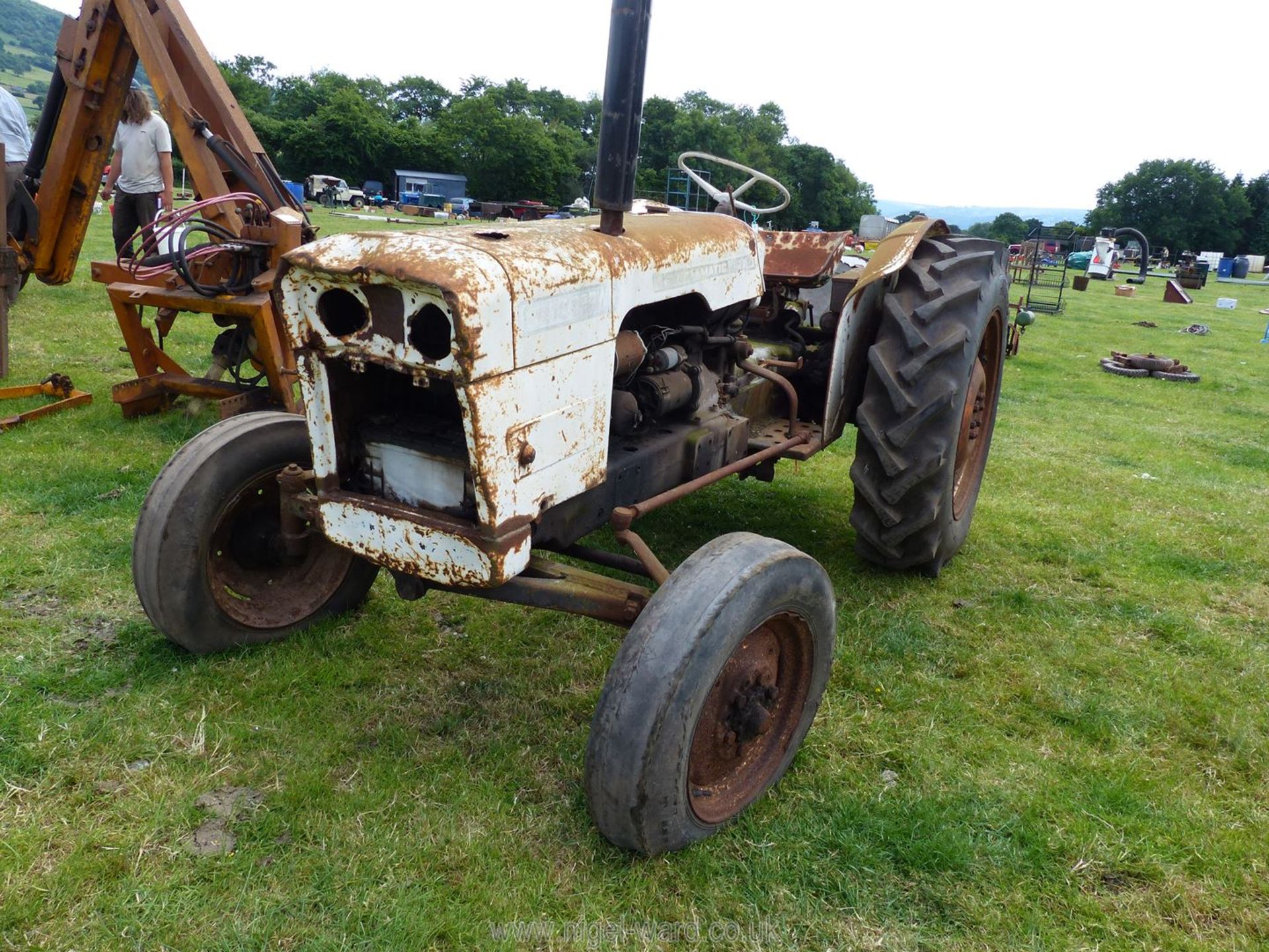 A David Brown 770 Selectamatic 12-speed tractor for restoration, engine turns. - Image 8 of 16