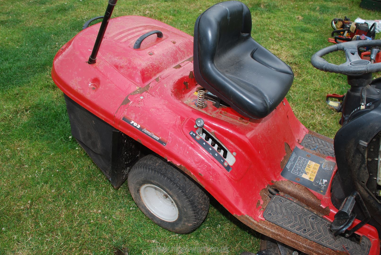 A Lawn-flite Ride-on mower with Briggs & Stratton 13.5 hp overhead valve engine. - Image 4 of 4