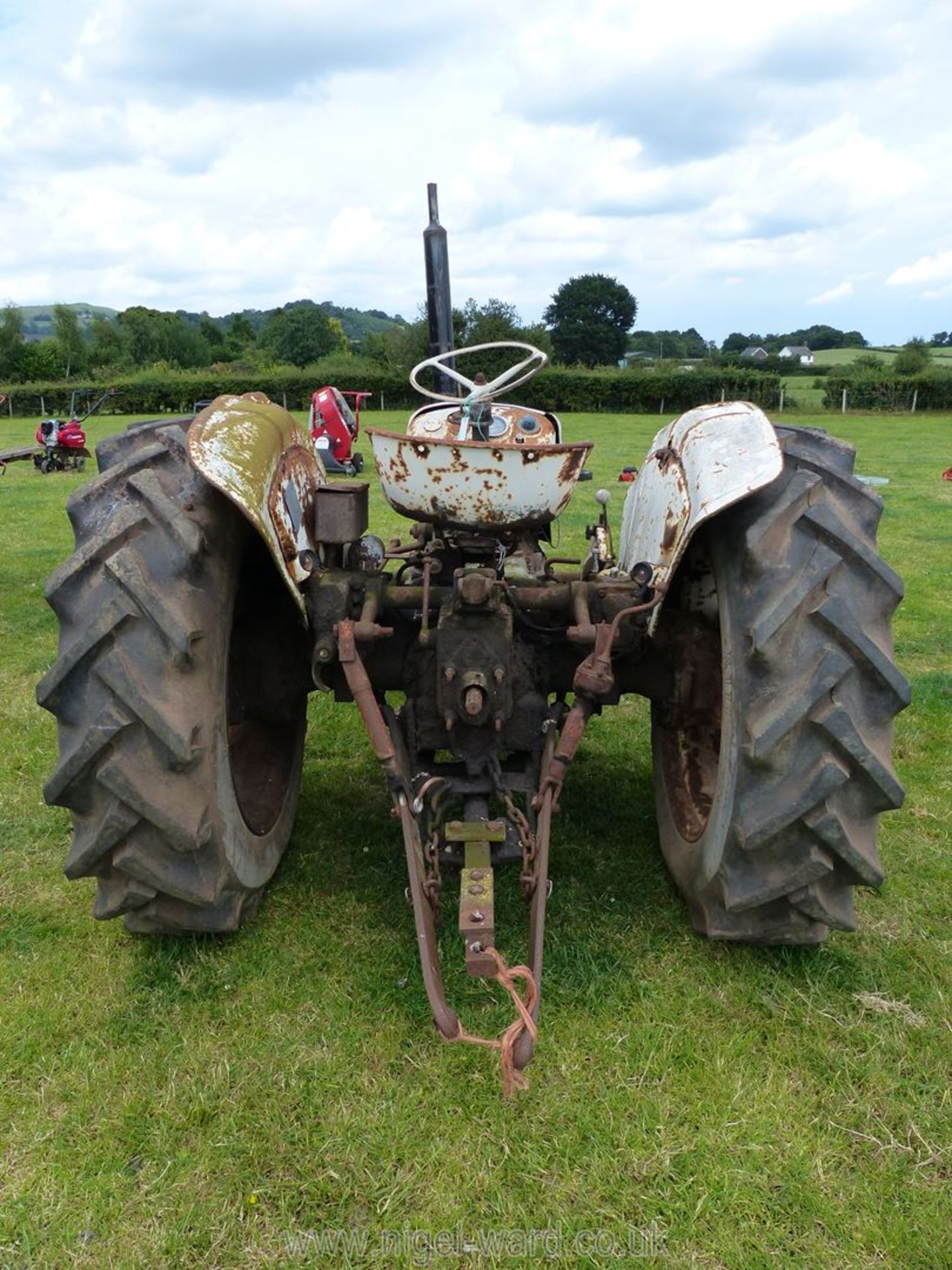 A David Brown 770 Selectamatic 12-speed tractor for restoration, engine turns. - Image 4 of 16