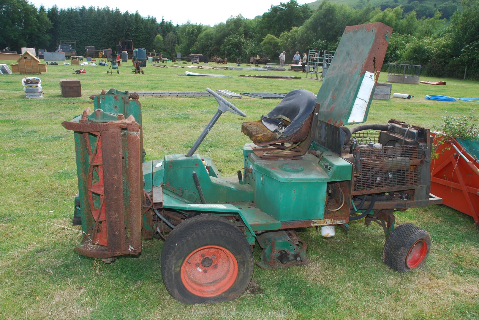 Ransomes triple lawn mower (Kubota engine understood to be good, hydraulics require attention). - Image 2 of 4
