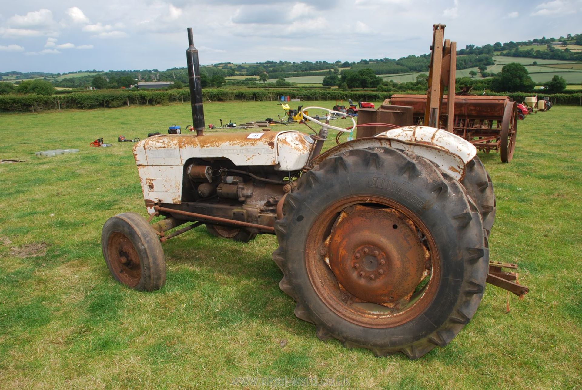 A David Brown 770 Selectamatic 12-speed tractor for restoration, engine turns. - Image 14 of 16