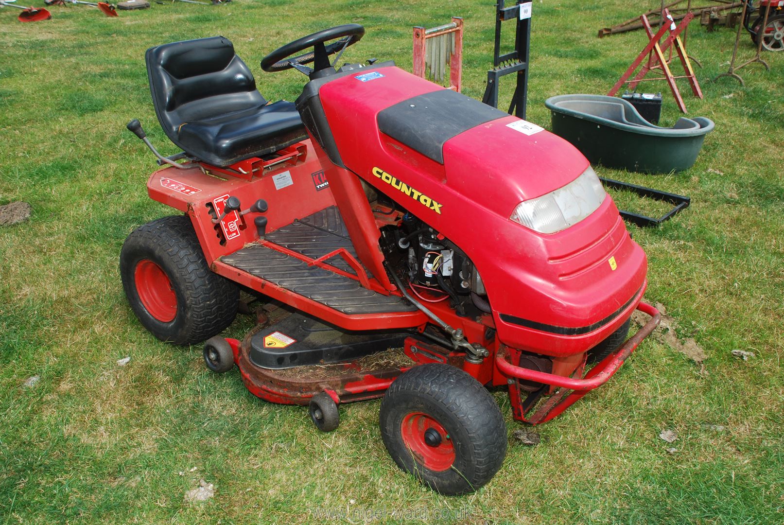 A Countax ride on mower with Briggs & Stratton 14HP V Twin engine, 3ft cut. - Image 2 of 4