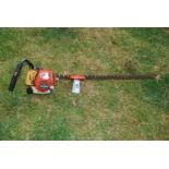 A Tanaka THT-2540 petrol engined hedge trimmer. Ran at time of lotting.