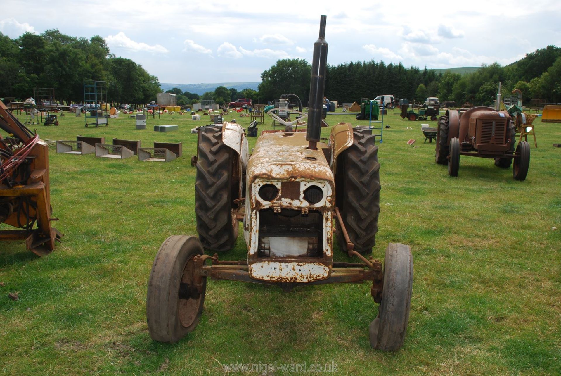 A David Brown 770 Selectamatic 12-speed tractor for restoration, engine turns. - Image 10 of 16