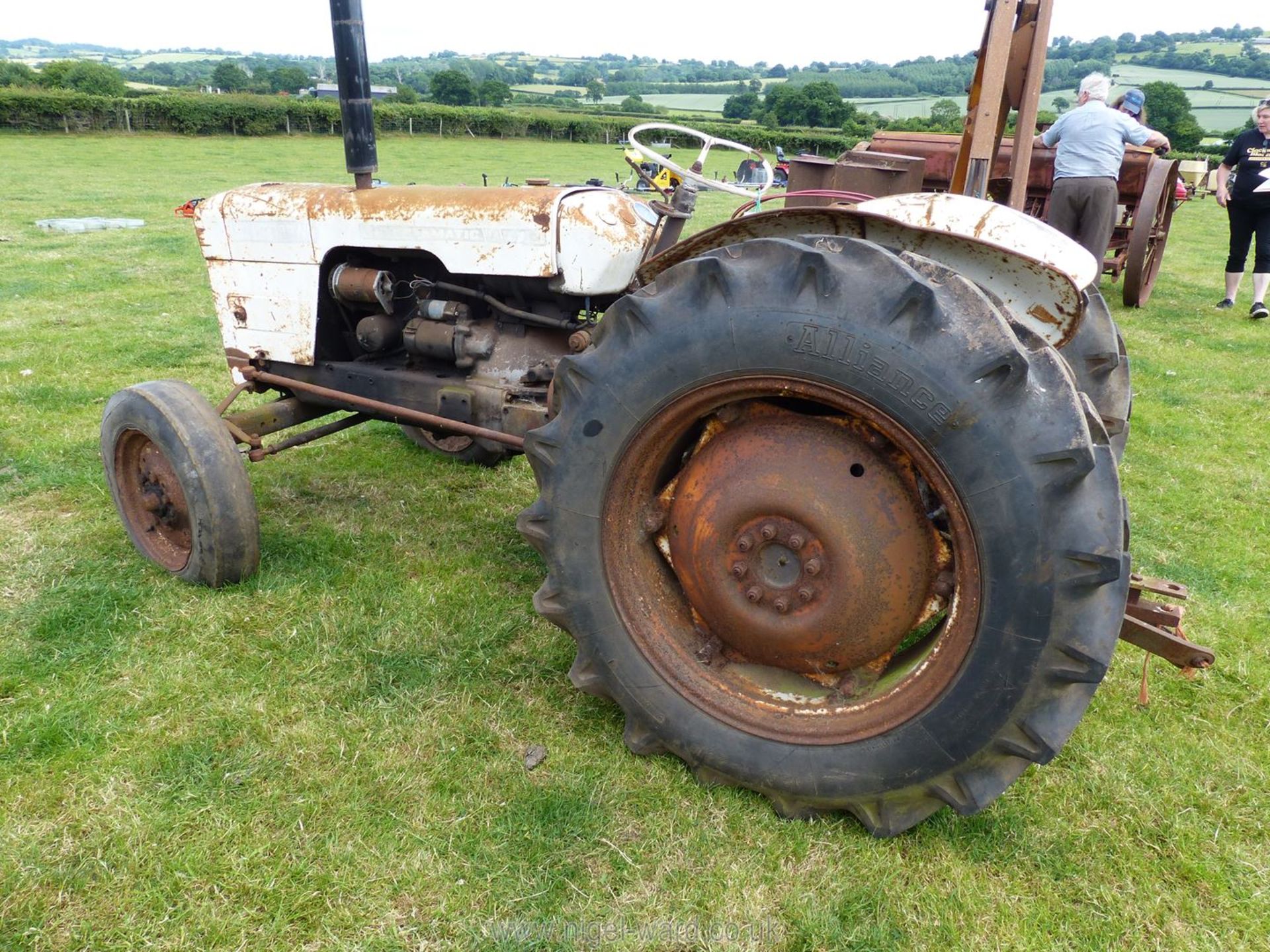 A David Brown 770 Selectamatic 12-speed tractor for restoration, engine turns. - Image 6 of 16