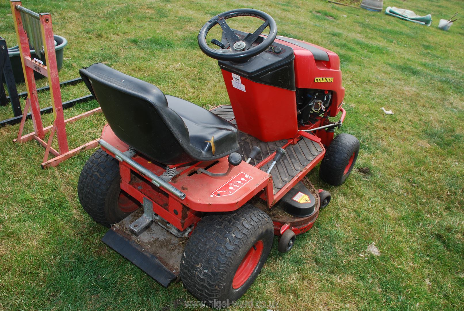 A Countax ride on mower with Briggs & Stratton 14HP V Twin engine, 3ft cut. - Image 4 of 4