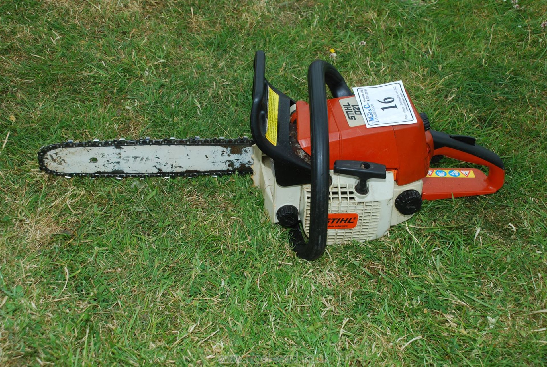 A Stihl 021 chainsaw with chain-brake, good compression. Ran at time of lotting.