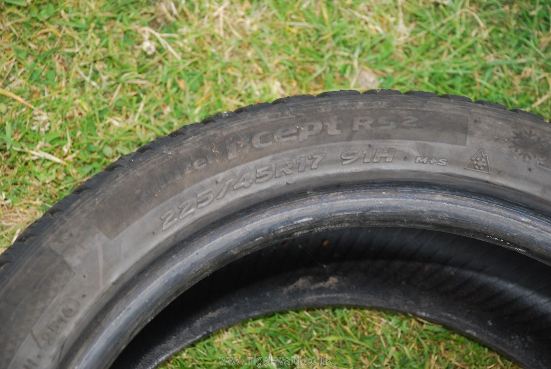 A 225/45 R17 tyre. - Image 2 of 2