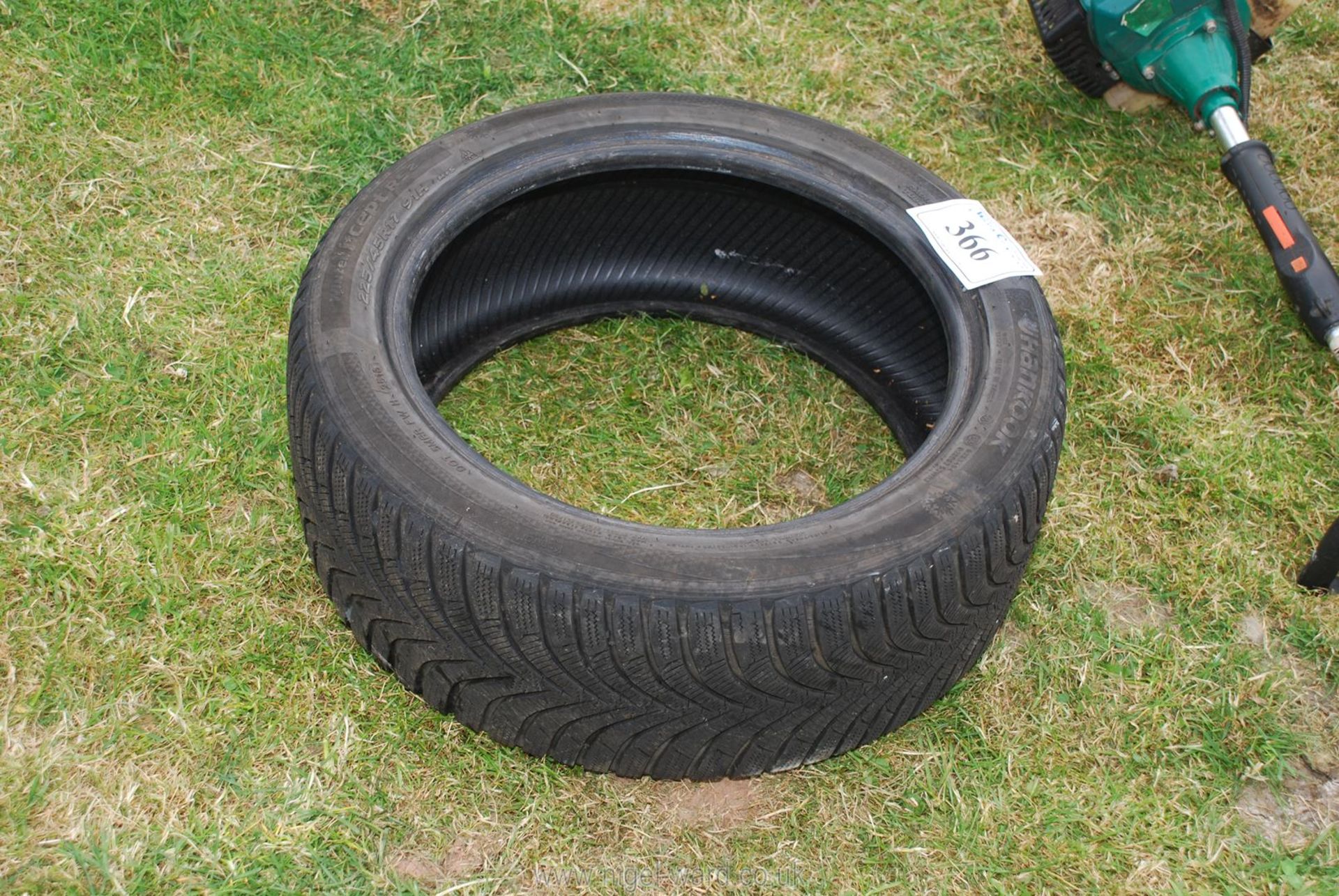 A 225/45 R17 tyre.