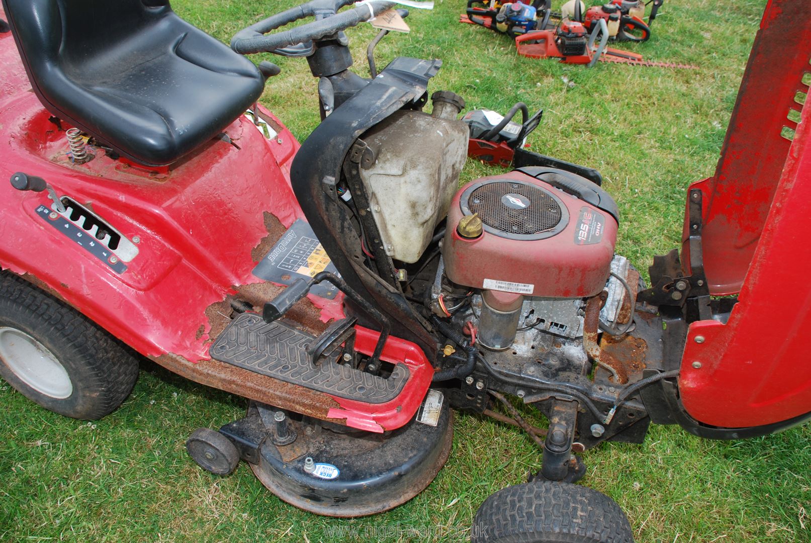 A Lawn-flite Ride-on mower with Briggs & Stratton 13.5 hp overhead valve engine. - Image 3 of 4