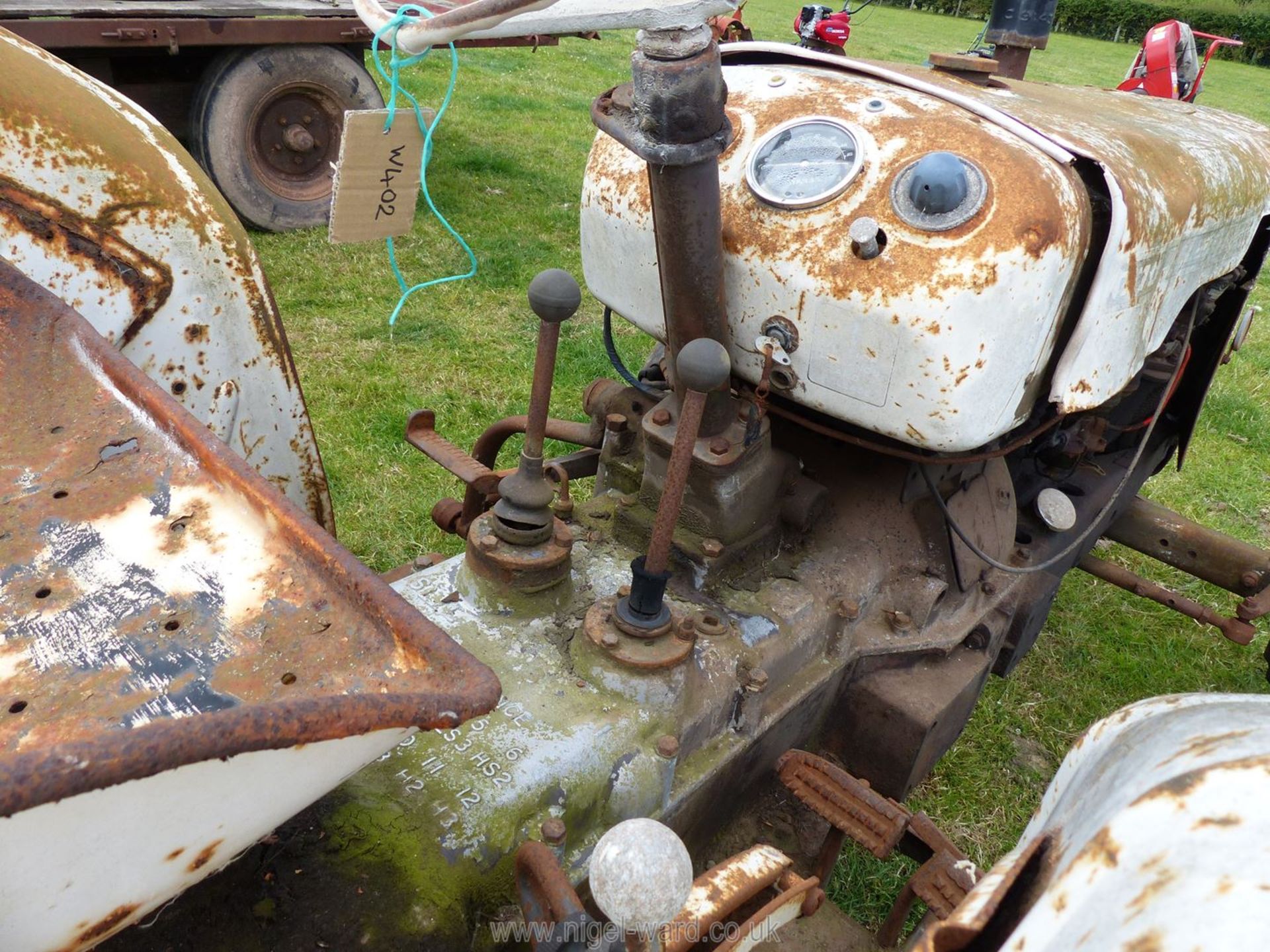 A David Brown 770 Selectamatic 12-speed tractor for restoration, engine turns. - Image 3 of 16