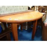 Circular oak dining table 40" diameter.