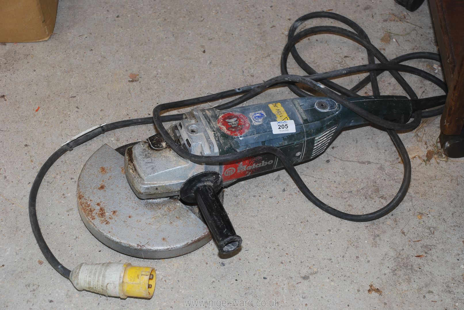 Metabo 110v 9" Angle Grinder (sold as seen - faulty switch).