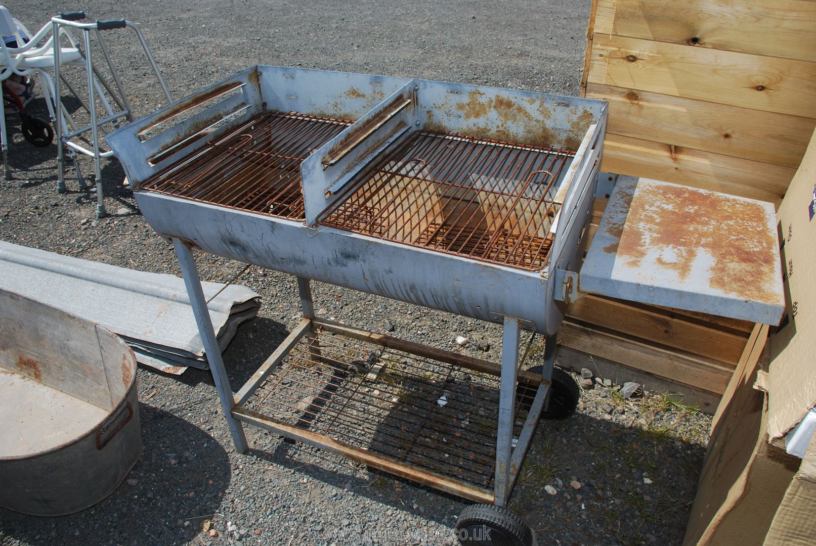 A large barbecue on wheels with double grill. - Image 2 of 2