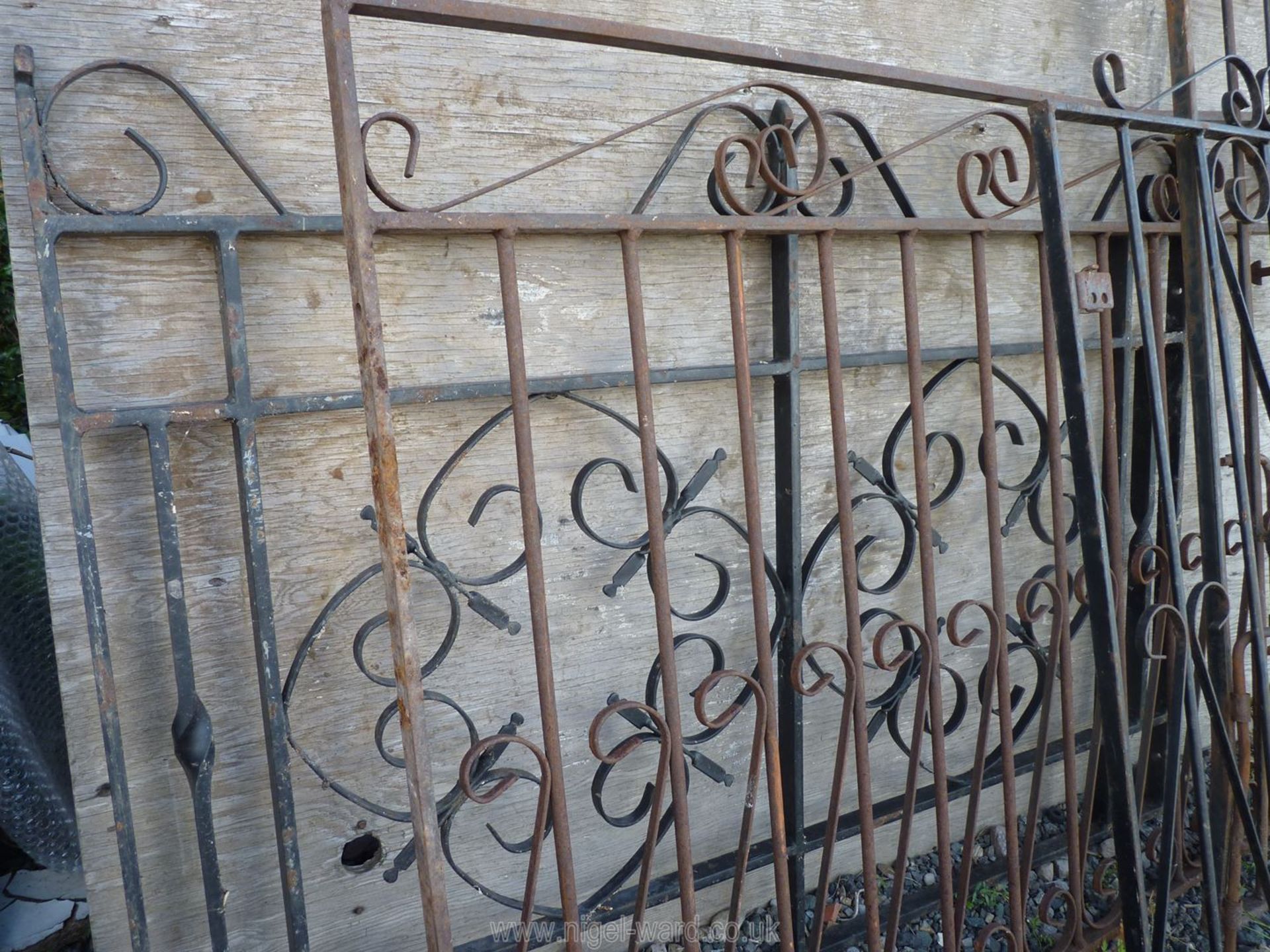 4 Gates and a panel of railings. - Image 2 of 3