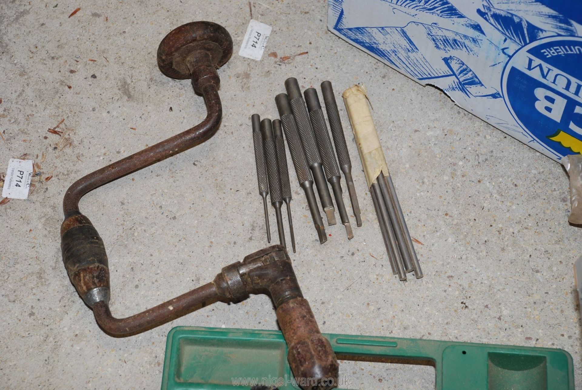 Hitachi cordless Drill, Staple Gun, Blackspur Electric Sander, plus quantity of lathing tools. - Image 5 of 6