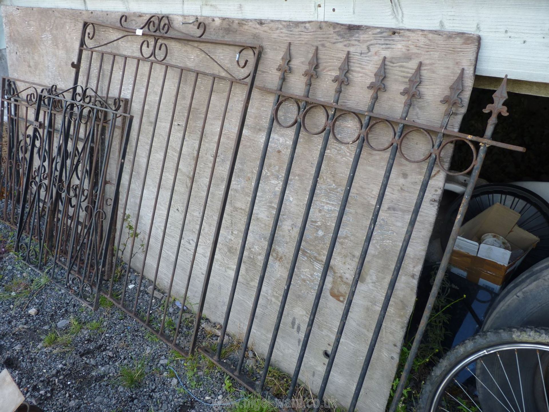 4 Gates and a panel of railings. - Image 3 of 3