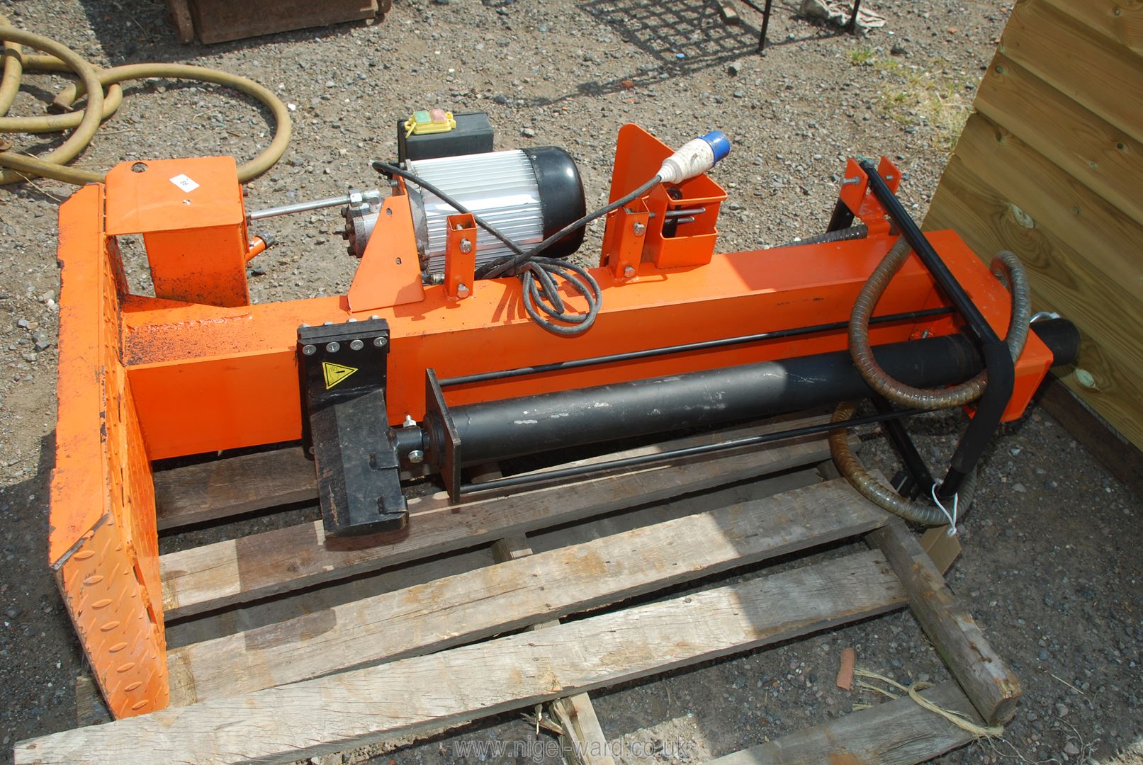 A freestanding electric log splitter (SOLD as SEEN - motor not working).