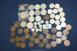 Miscellaneous shillings, florins, half crowns, miscellaneous half pennies, and eight threepences,