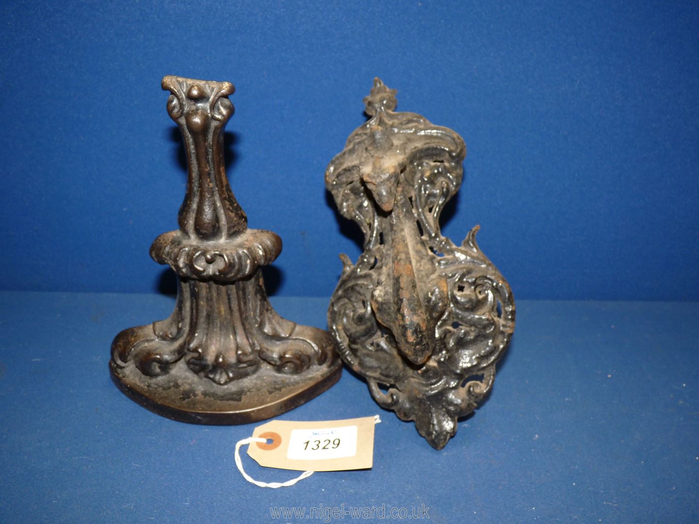 A cast iron door knocker having a peacock head and a cast iron door stop. - Image 2 of 5