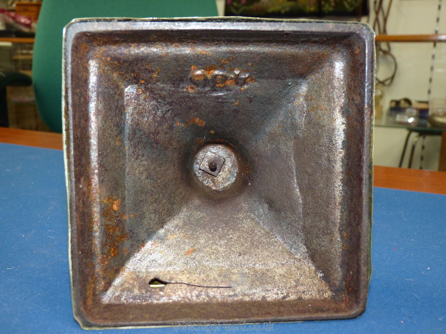 An Oil lamp on square brass bass, marbled effect stand, clear glass reservoir, no shade or chimney, - Image 10 of 12