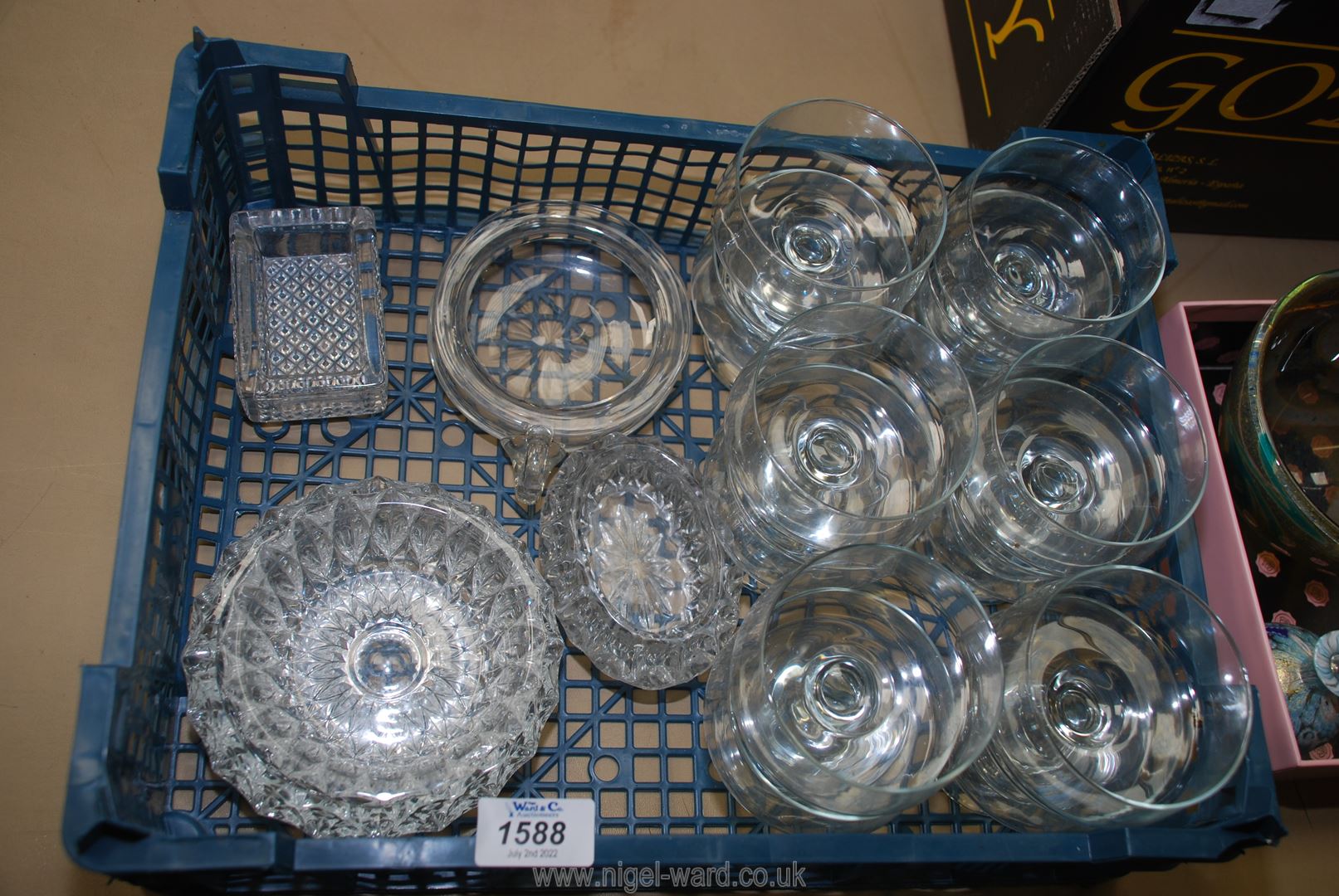 A quantity of glass sundae dishes, ashtrays, and others etc.