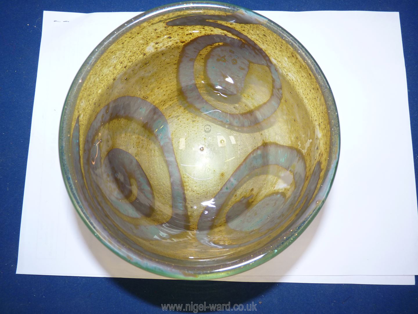 A Mdina glass bowl in amber with turquoise swirls inscribed to base with signature and dated 1975 - Image 4 of 10