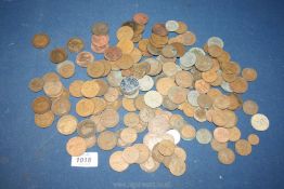 A good quantity of English coinage including 10 and 5 pence pieces, pennies and halfpennies etc.