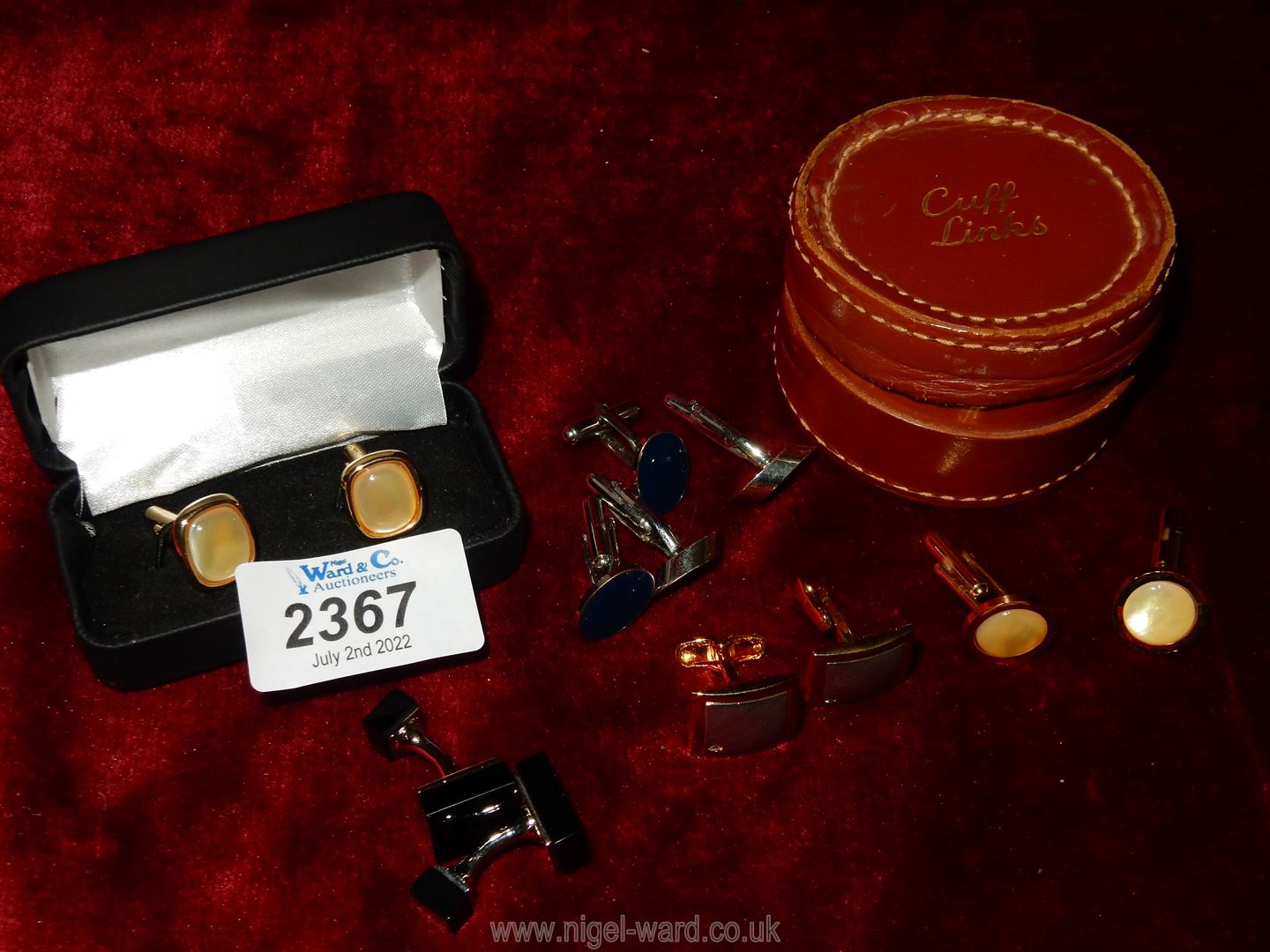 A small quantity of cufflinks including Jasper Conran, blue stone, etc., plus a boxed set.